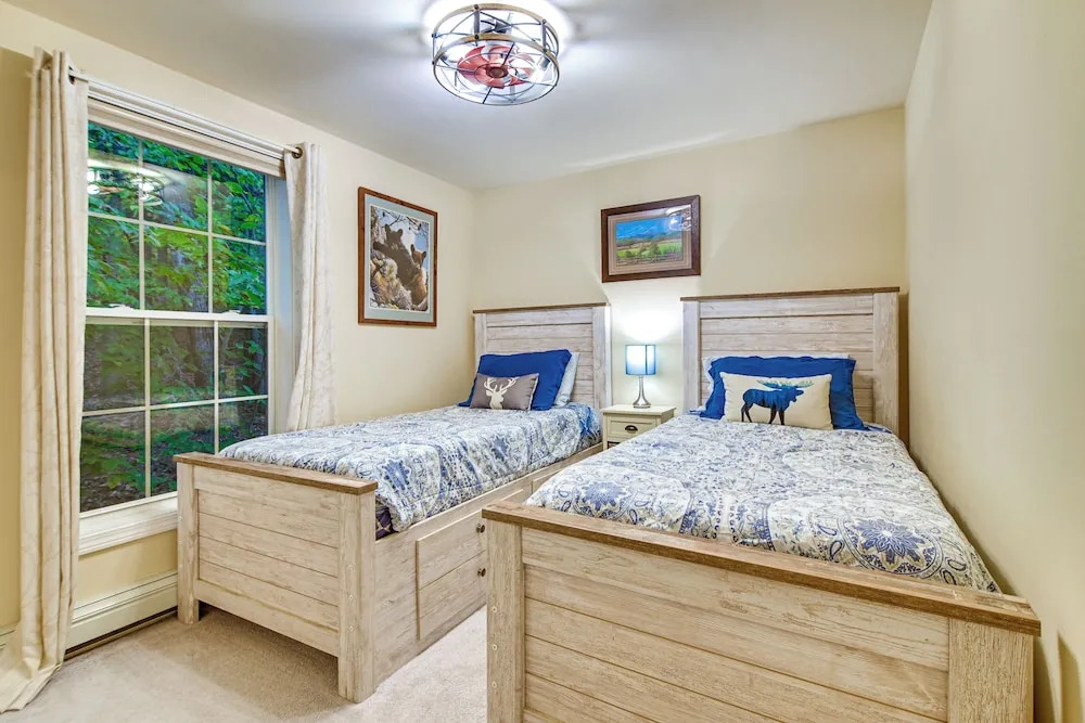 Family Ski Getaway w/ Hot Tub, Near Cranmore!