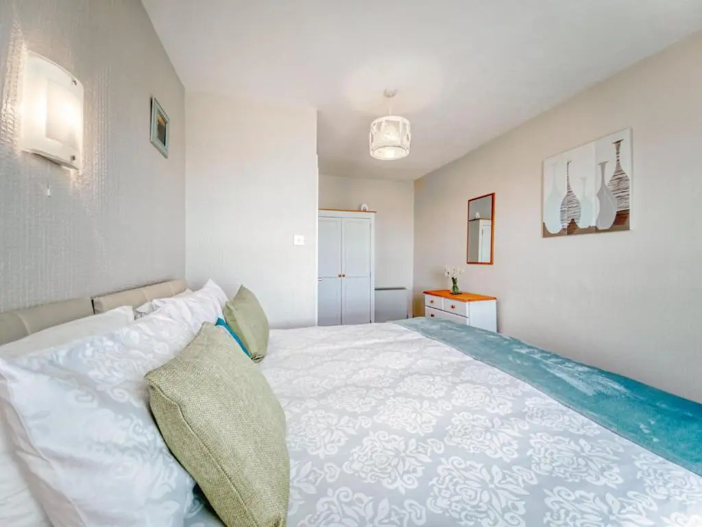 Apartment 1 Large Studio Sea Front- Sea Views- Free Parking