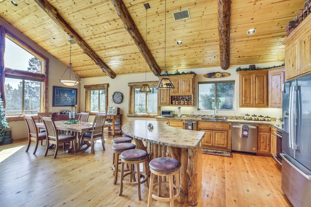 4 Mi to Snow Summit: Cabin w/ Mtn Views & Decks