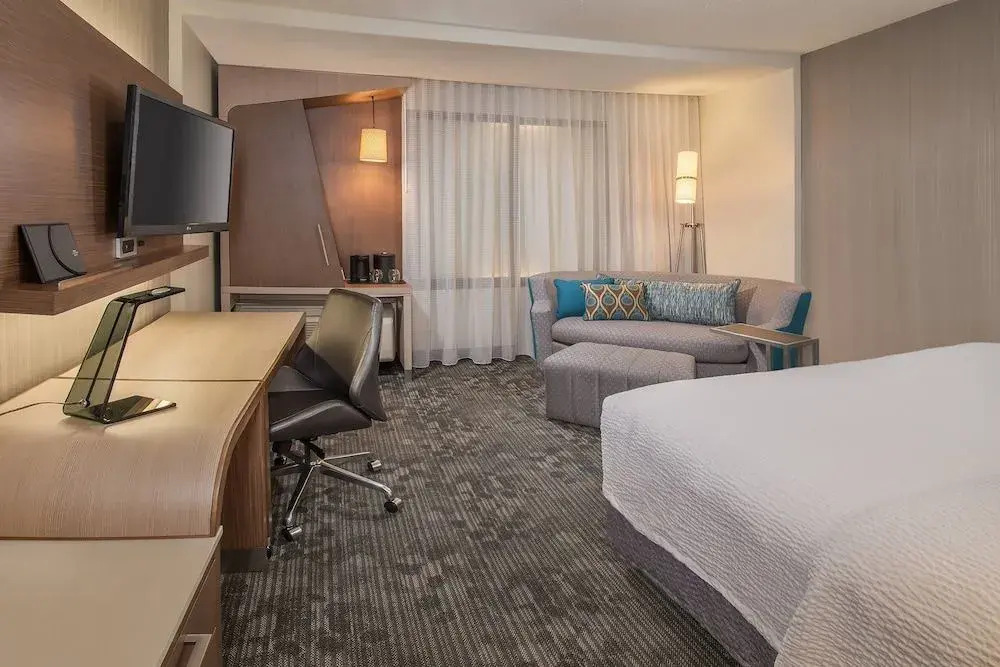 Courtyard by Marriott Petoskey at Victories Square