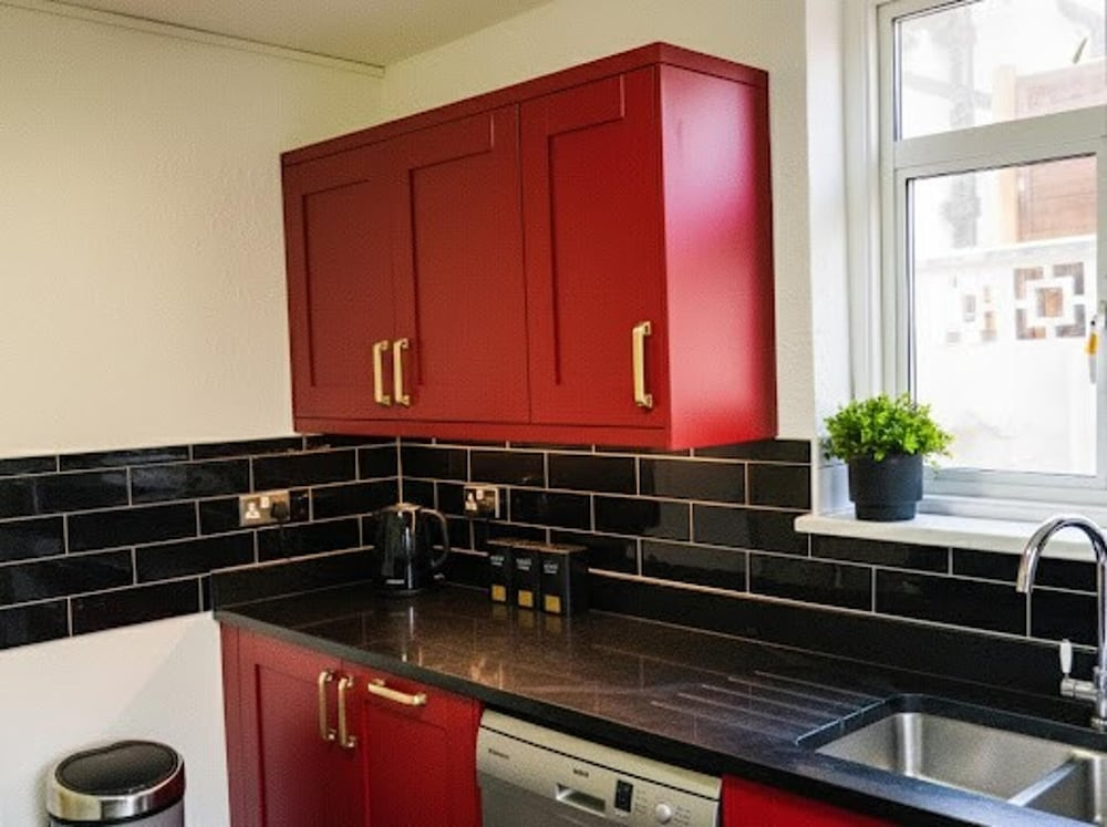 Serviced Accom Sleeps 8 - Near London, Parking