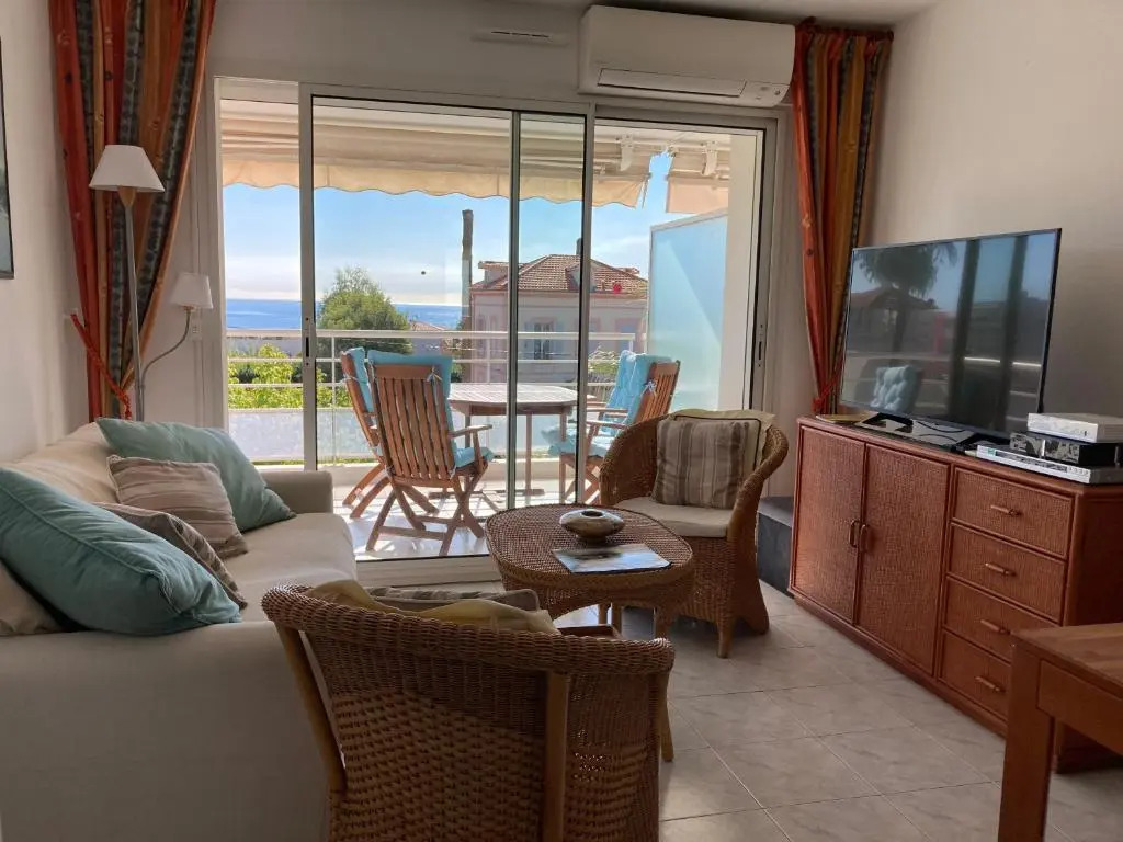Résidence avec piscine, plage à 100 m, Cannes et Juan les Pins à 5 min, WiFi