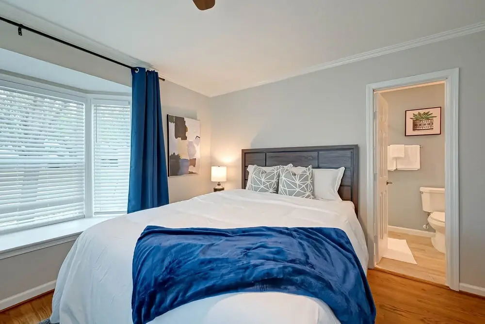 Relax Central in Houston, 10 Mins to Galleria, Work-cation, 4 Bdrms, 3 Baths