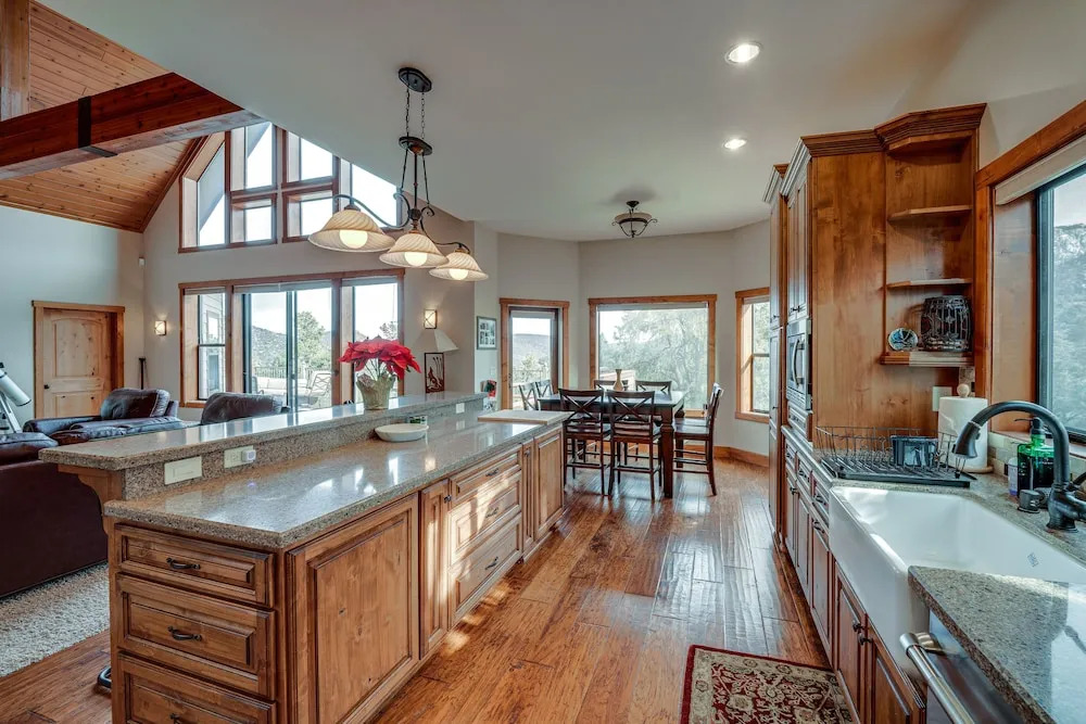 Pine Mountain Club Cabin w/ Private Deck & Views!