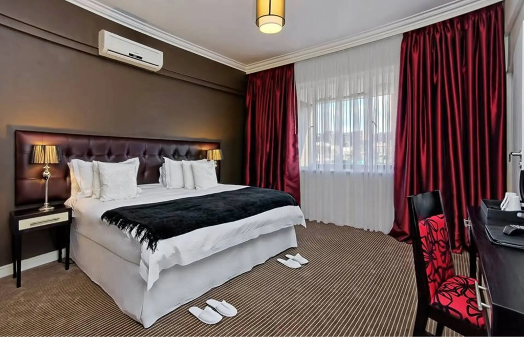 Ascot Hotel