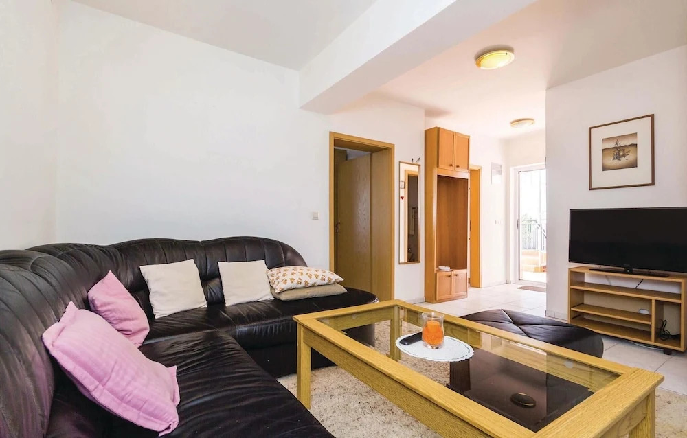 Stunning Home in Opric With Wifi and 1 Bedrooms