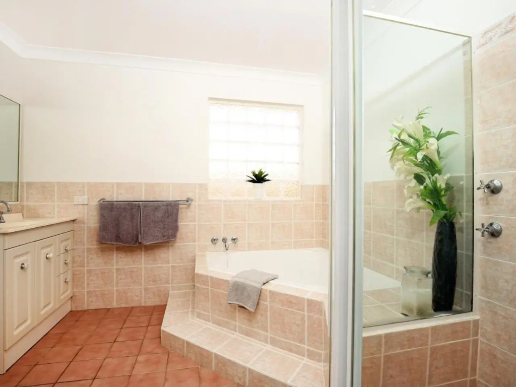 Kingfisher I Pet Friendly I 10 Min Walk to Beach