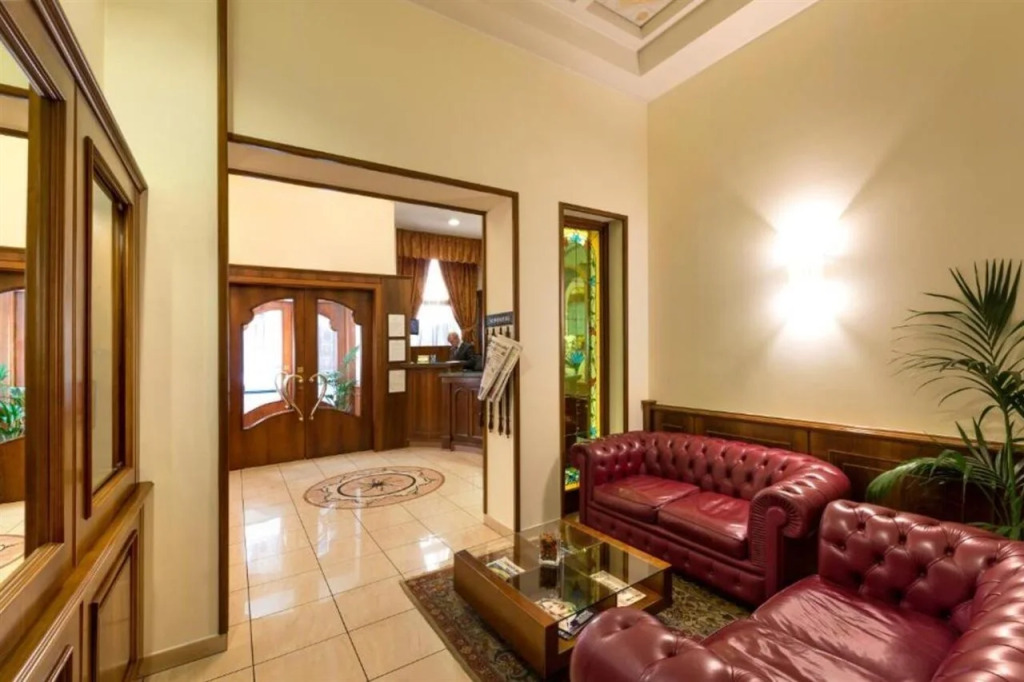 Lancaster Hotel