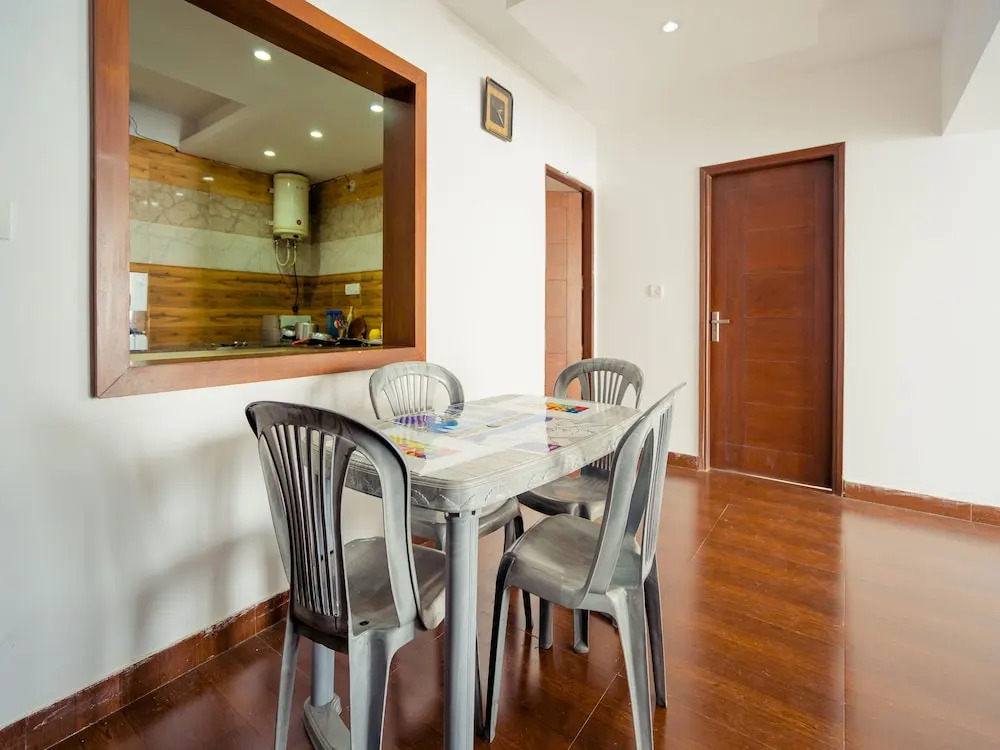 OYO 13160 Home City Heart 3BHK Mall Road