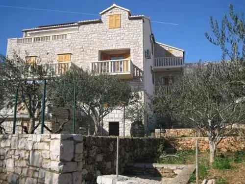 Apartment Bol 34