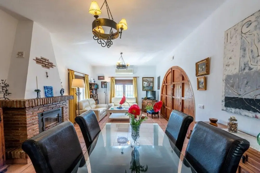 1132 Villa Hazilla
