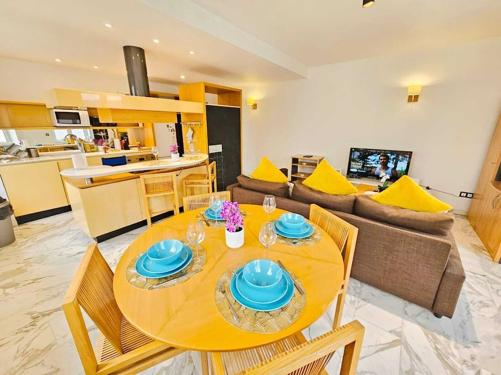 Smart Retreat next to Luxembourg Station