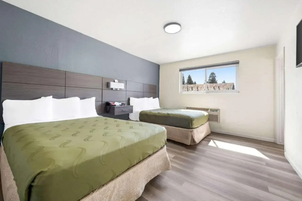 Econo Lodge Inn & Suites Heavenly Village Area