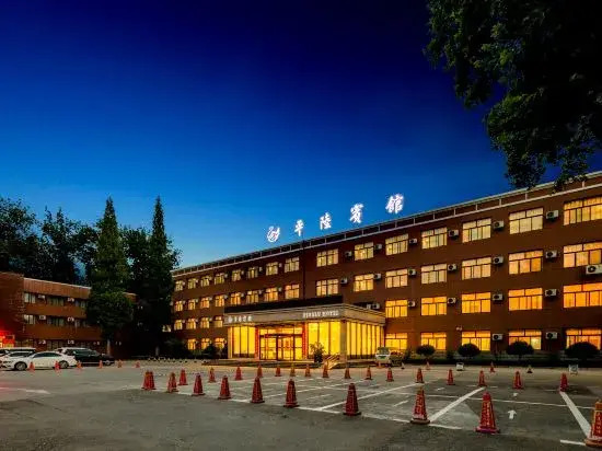 Pinglu Hotel