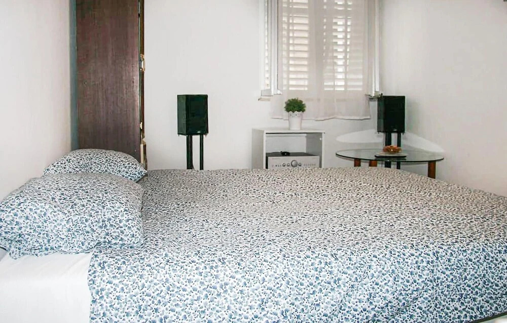 Awesome Apartment in Dubrovnik With 2 Bedrooms and Wifi