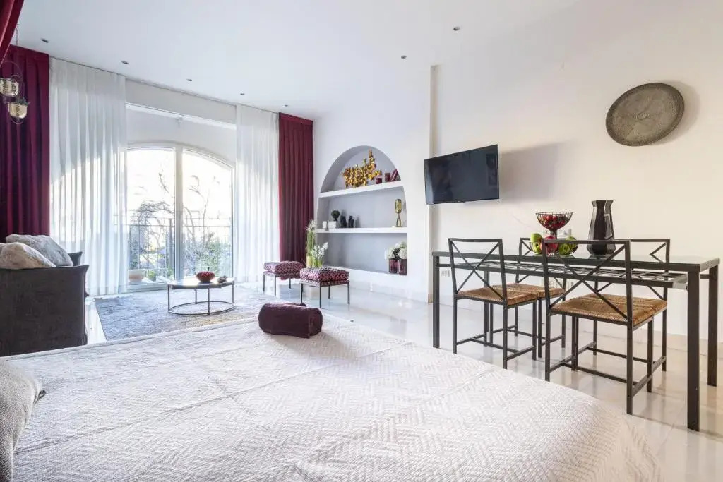 Cosy Studio in Mamilla, free parking up to 5 ppl