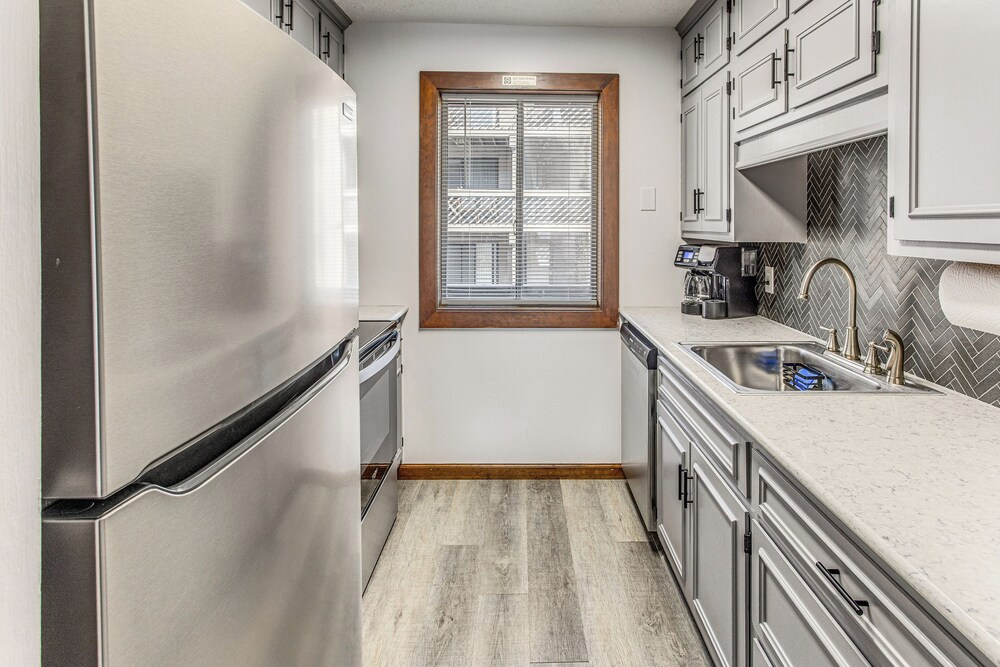 Walk to Ocean: Condo w/ 3 Pools in Myrtle Beach