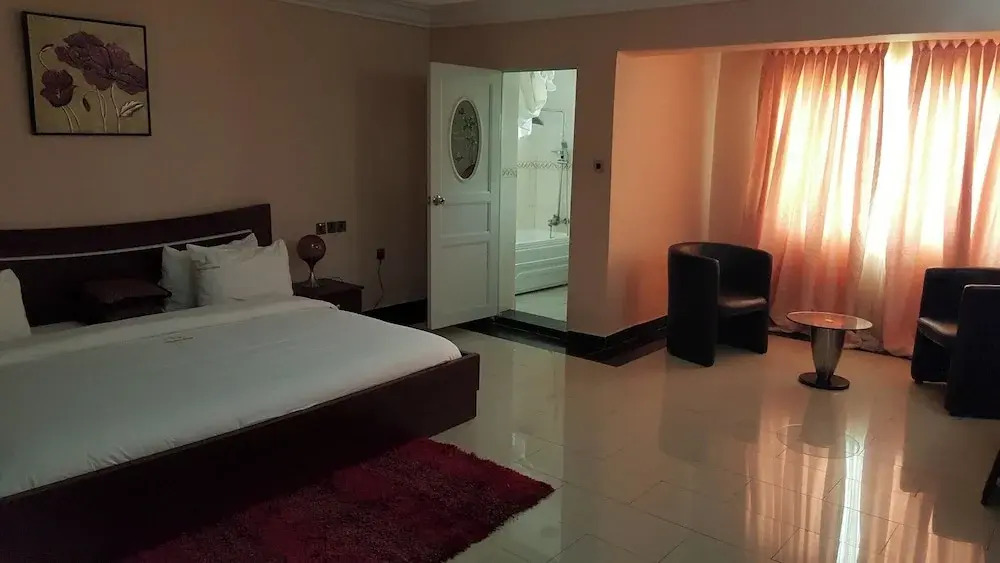 Top-Notch Suites and Apartment