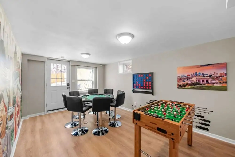 564 Massive 5 Bedroom With hot tub Close to Plaza