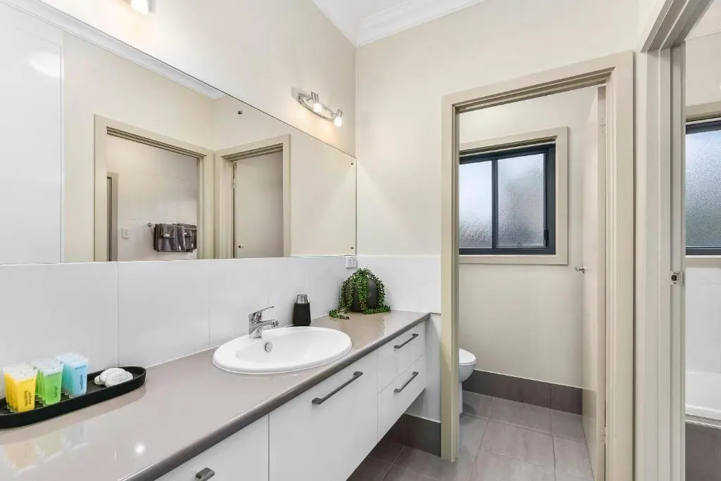 Accommodation on Lansell 2