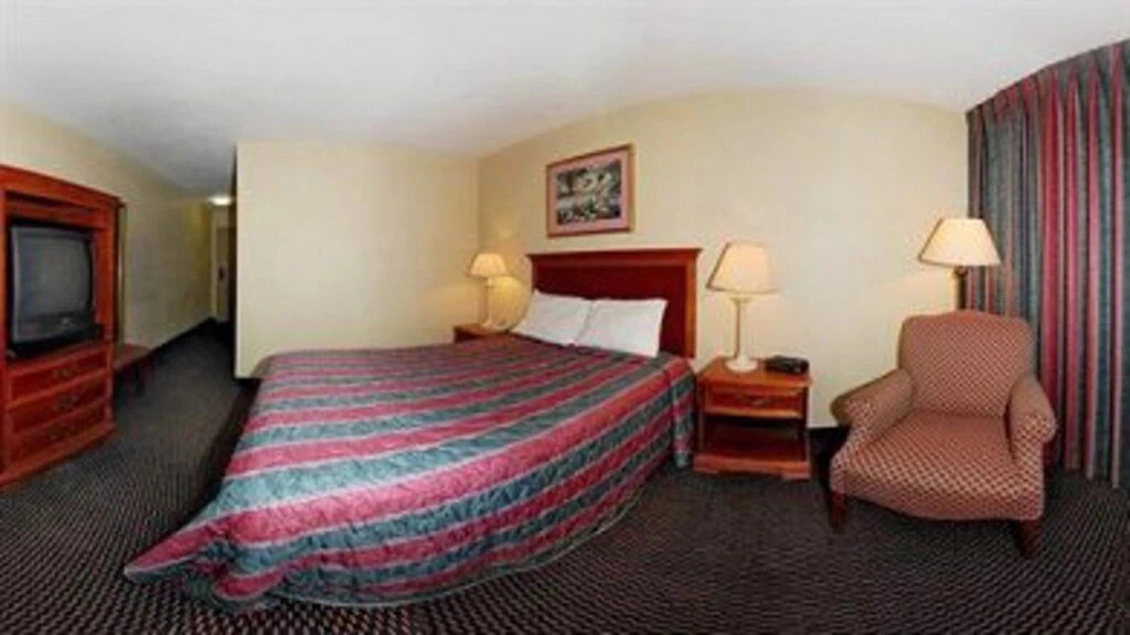 Rodeway Inn & Suites Conference Center