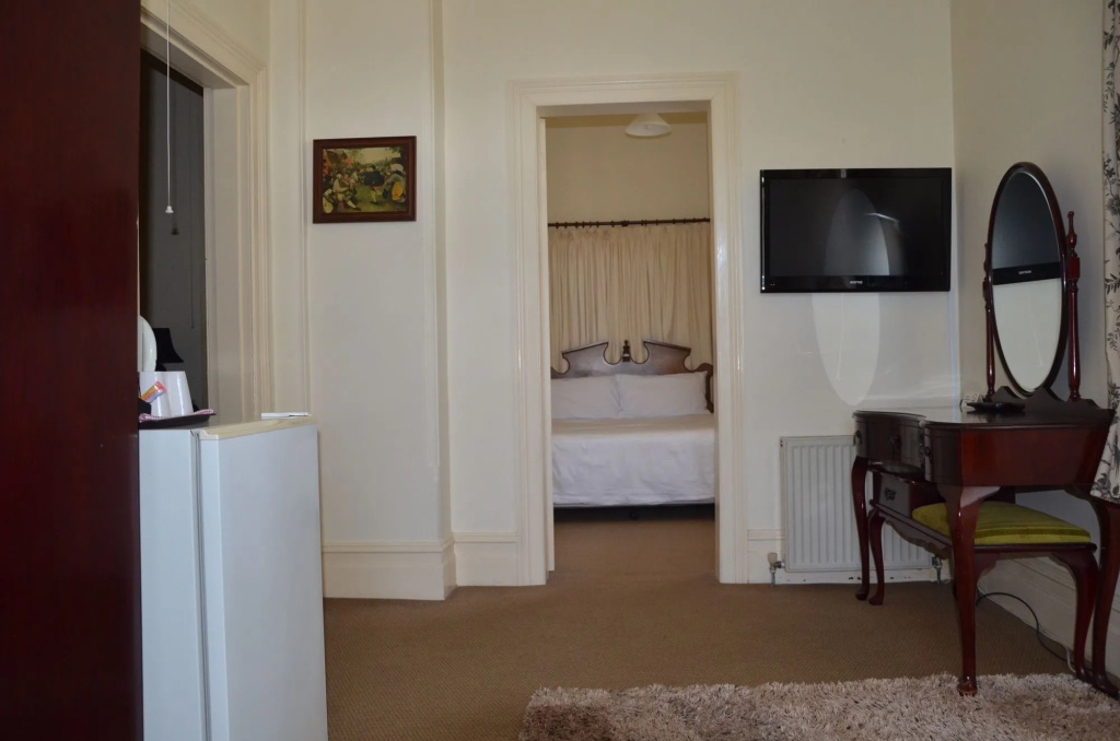 Leura House