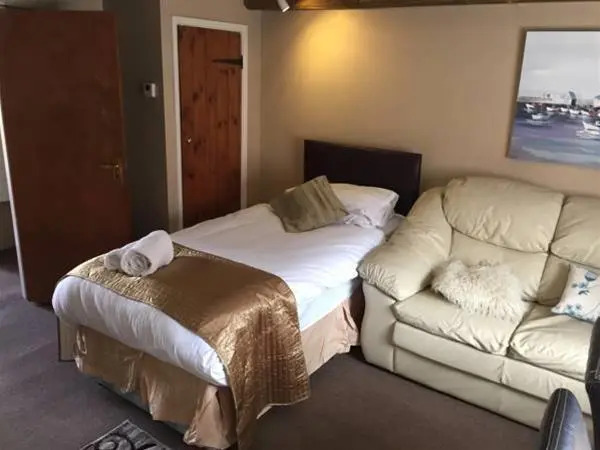The Shipwrights Arms Hotel