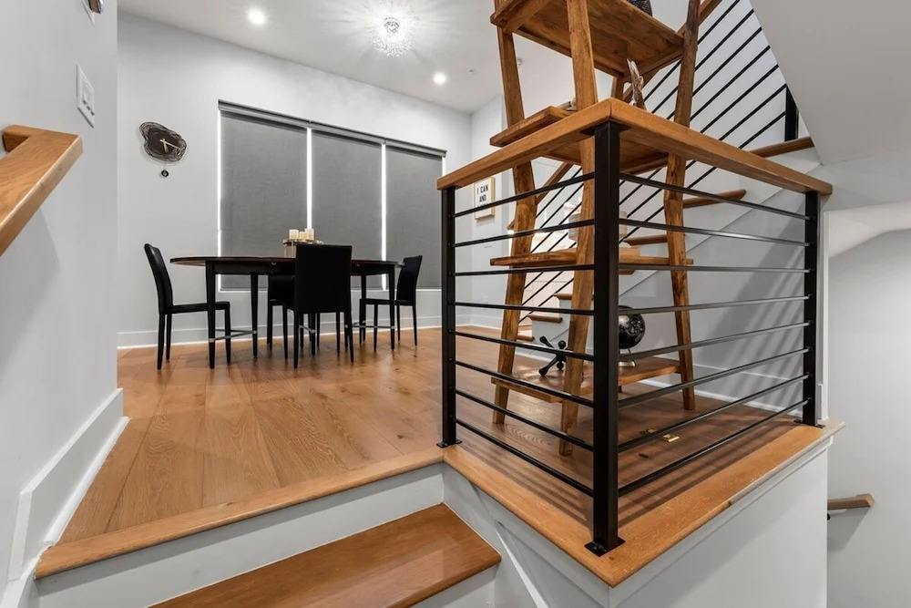 Luxurious Midtown Home Rooftop Views by Silverx