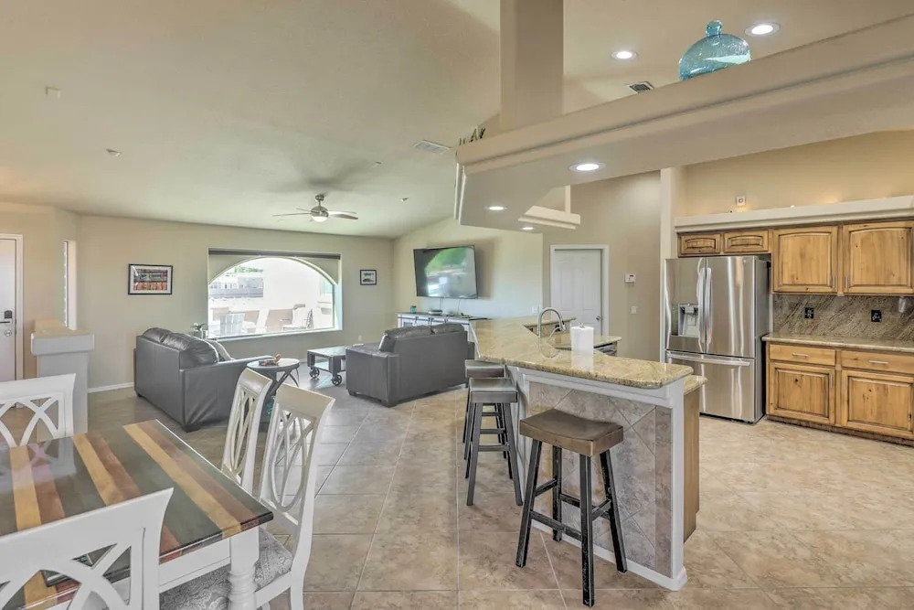 2 Mi to London Bridge: Lake Havasu Getaway
