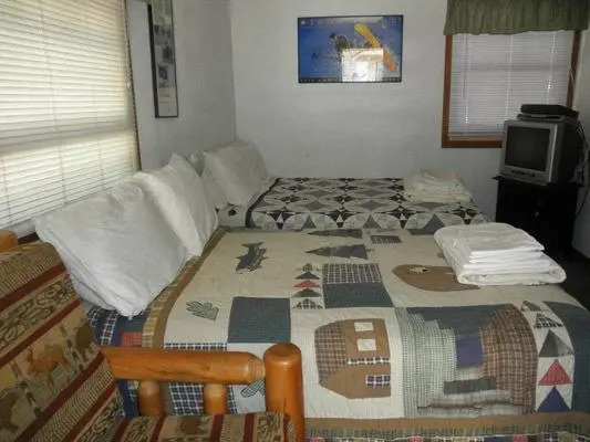 Cabins4Less - Cabin #11 Sleeps 2 to 4