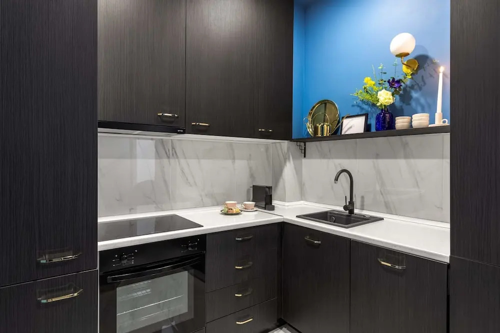 Elegant & Bright 2BR Condos - Steps from Old Town