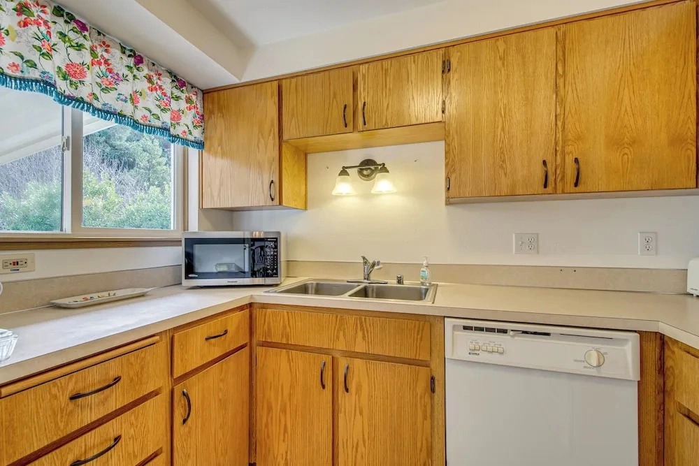 Ocean City Home w/ Fenced Yard: 1 Mi to Beach