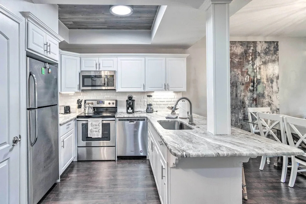 Classy Resort Condo w/ Balcony: Walk to Beach