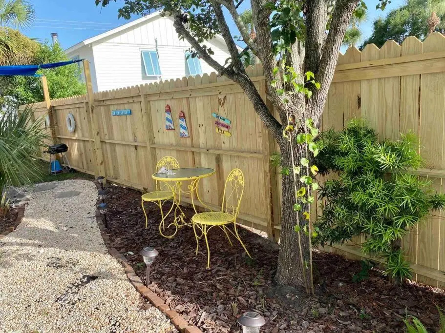 Mini Pearl, Private 2 BR - 1 block to BEACH!