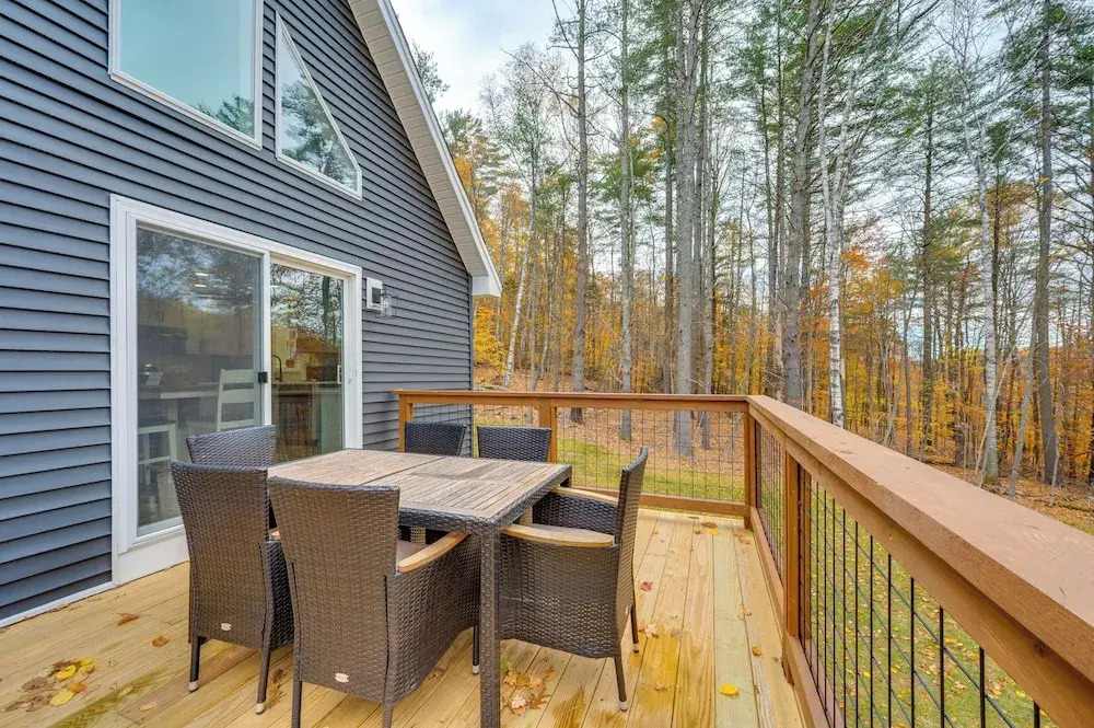 White Mtns Holiday Home! Cabin 1 Mi to Skiing