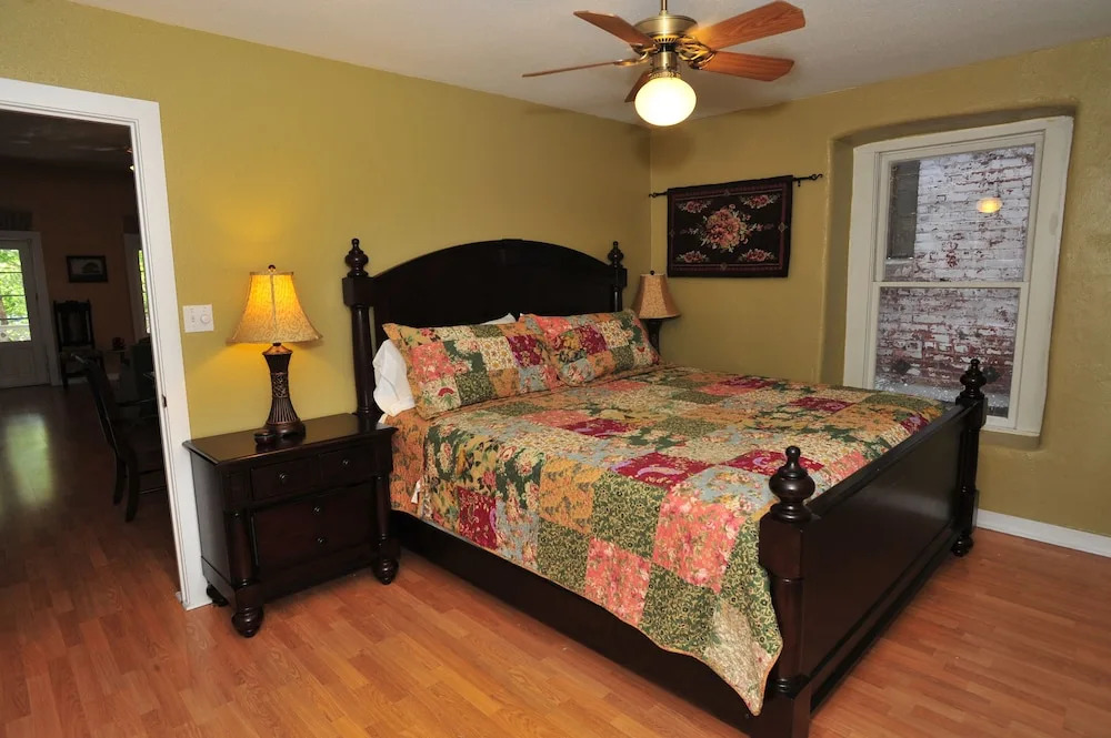 Schmitz Bed & Breakfast