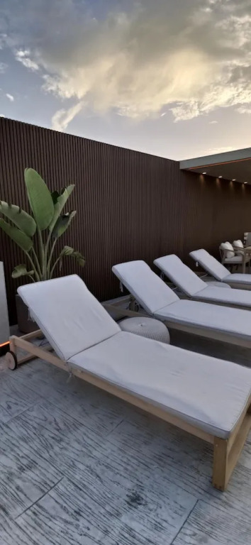 Summertime Signature Suites