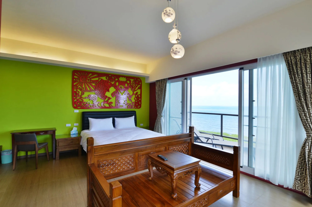 White Spray B&B