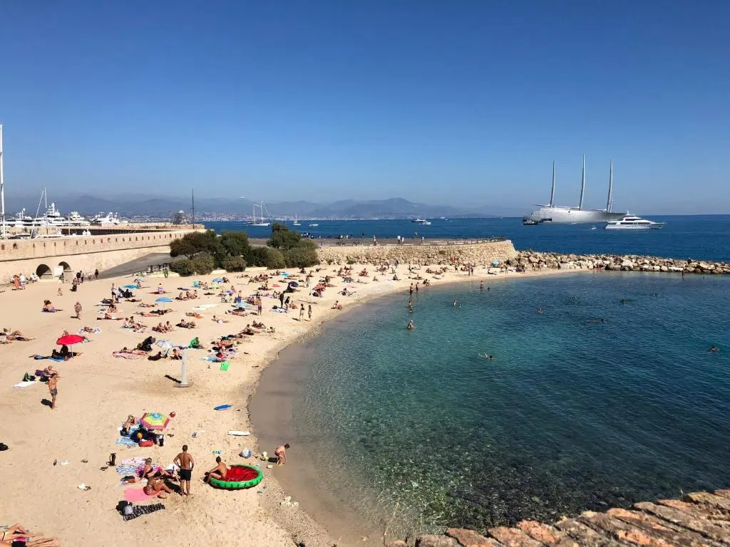 appartement 4 personnes vue mer remparts Antibes