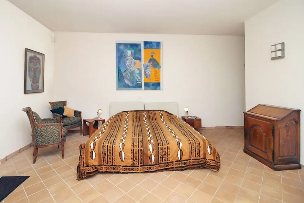 A Luxurious, 5-bedroom Villa in Vence With a Swimming Pool and Spaciou