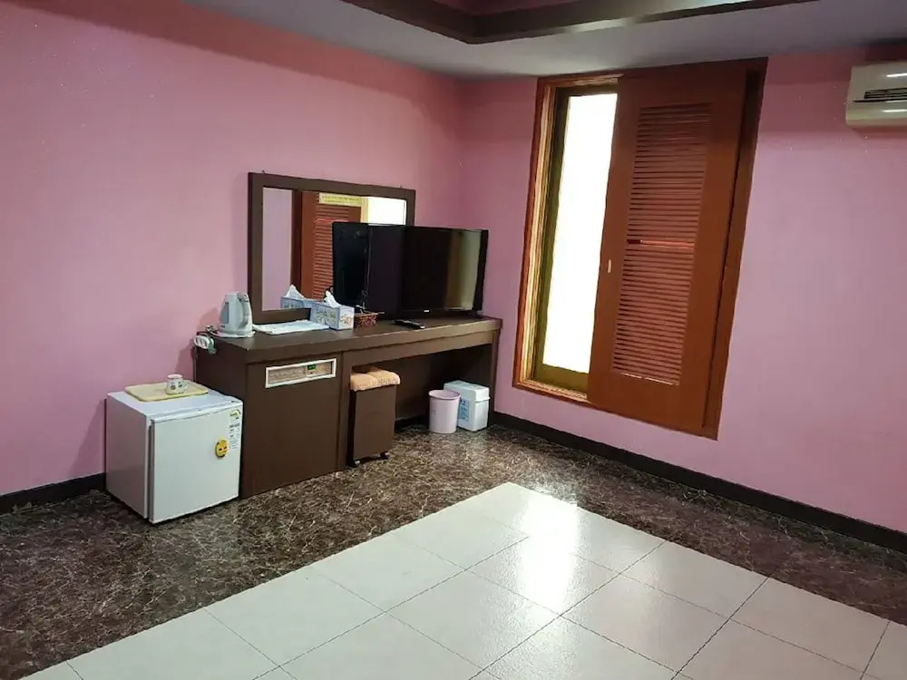 Geoje Boomerang Motel