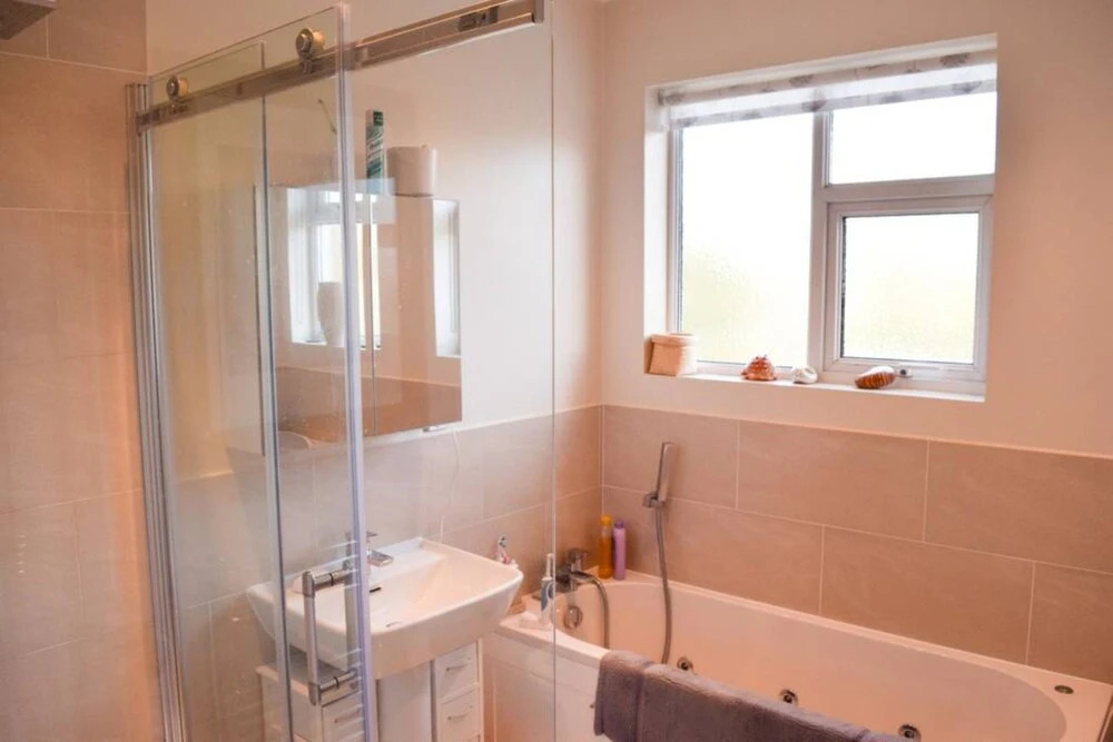 Stunning and Spacious 3 Bedroom House With Garden