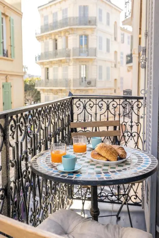 Appartement 2P centre de Cannes avec balcon