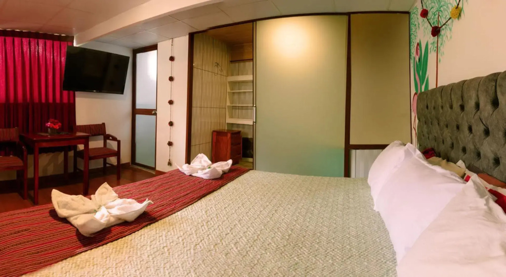 Valle verde, Hostel & camping