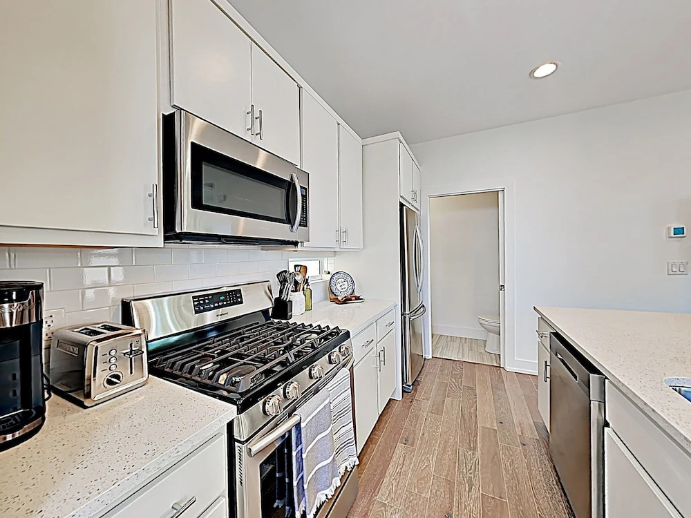 New Listing! Newly Built Luxe Getaway W/ 2 Suites Condo