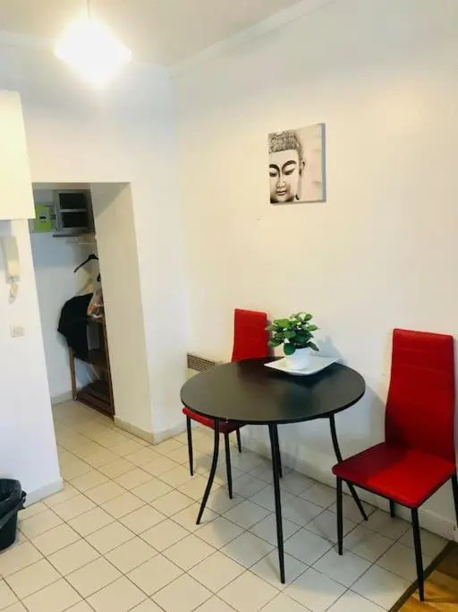 VERY LARGE STUDIO in the center of Fontainebleau