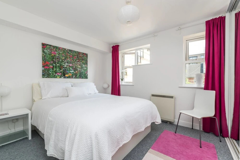 Fantastic 1 Bedroom Flat With Great Marina Views