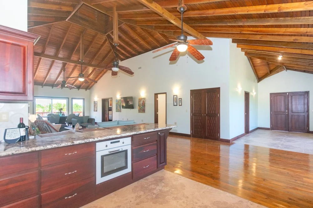 Coco View Canal Lot 18 Private Home 3 Bedroom Home