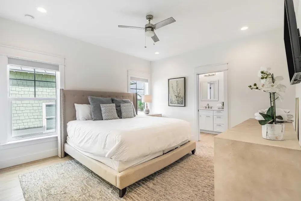 2 Homes in Destin by Avantstay   Sleeps 30, Private Pool+hot Tub, Game Room, Outdoor Bar, Walk to Beach