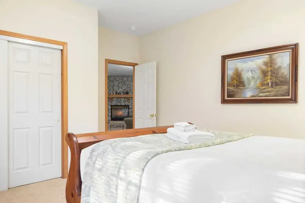Alpine Retreat w/ Private Deck, Views, Outdoor Dining Alpen Drive by Avantstay